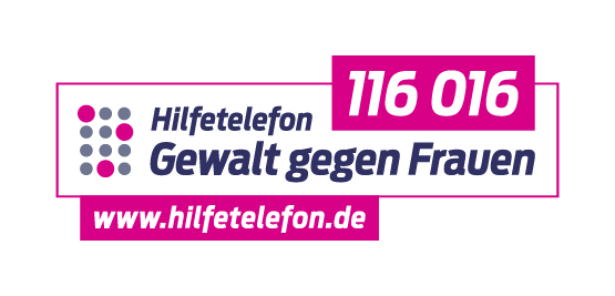 Logo „Hilfetelefon Gewalt gegen Frauen“: Nummer 116 016 weiß in pinkem Kasten; dunkelblauer Schriftzug auf weißem Feld mit pinkem Rahmen; unten pinker Balken mit www.hilfetelefon.de; links 3×4 Punkte in Pink/Grau.